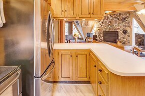 'star House' Unique Home w/ Furnished Deck & Views