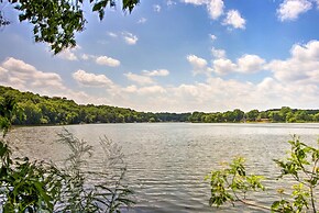 Year-round Waterfront Getaway: Lake Access + Dock!
