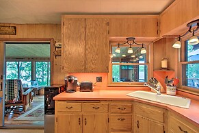 Year-round Waterfront Getaway: Lake Access + Dock!