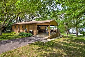 Year-round Waterfront Getaway: Lake Access + Dock!