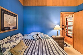 Year-round Waterfront Getaway: Lake Access + Dock!