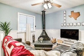 Aggie Game Day Retreat ~ 1 Mi to Texas A & M!