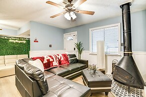 Aggie Game Day Retreat ~ 1 Mi to Texas A & M!