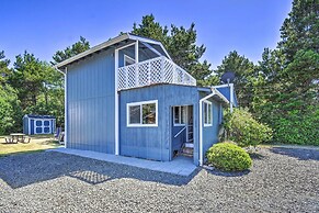 Coastal PNW Gem w/ Hot Tub - Walk to Beach!