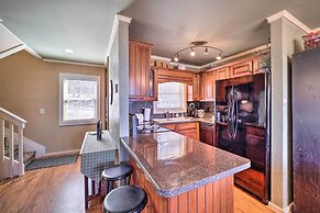 Beech Mountain Retreat w/ Decks & Mountain Views!