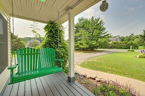 Calm Columbia Haven: Outdoor Pool, Hot Tub!