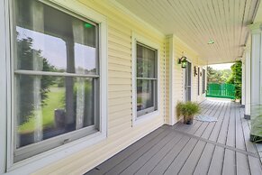 Calm Columbia Haven: Outdoor Pool, Hot Tub!