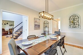 Calm Columbia Haven: Outdoor Pool, Hot Tub!