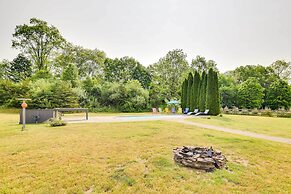 Calm Columbia Haven: Outdoor Pool, Hot Tub!