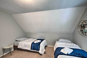 Charming Saco Home w/ Deck, 5 Mi to Beach!