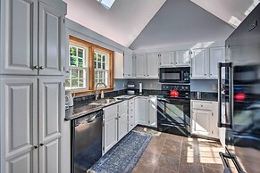 Charming Saco Home w/ Deck, 5 Mi to Beach!