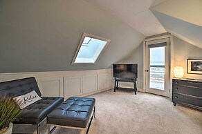 Chic Manistee Cottage: Steps to Lake Michigan!