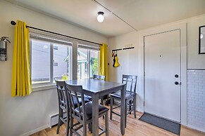 North Bend Home w/ Cornhole Court & Putting Green