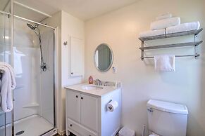 North Bend Home w/ Cornhole Court & Putting Green