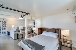 North Bend Home w/ Cornhole Court & Putting Green