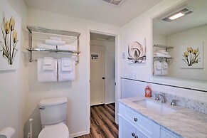 North Bend Home w/ Cornhole Court & Putting Green