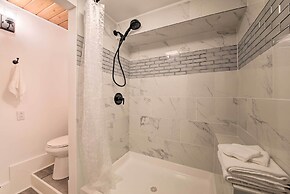 Cozy Colonial Home w/ Bay Access & Water View