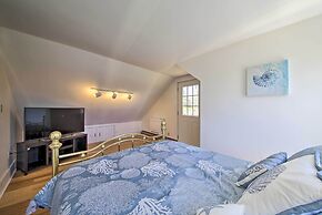 Cozy Colonial Home w/ Bay Access & Water View