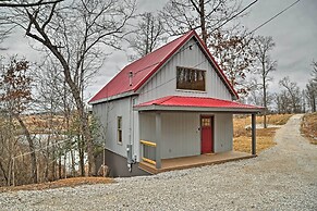 Cozy East Bernstadt Cabin w/ Porch + Fishing Lake!