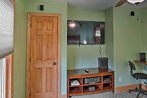 Cozy East Bernstadt Cabin w/ Porch + Fishing Lake!