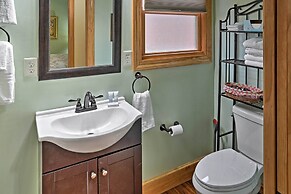 Cozy East Bernstadt Cabin w/ Porch + Fishing Lake!