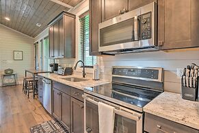 Fire Pit & Deck: Mtn-view Glenville Getaway!