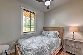 Fire Pit & Deck: Mtn-view Glenville Getaway!