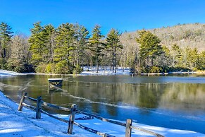 Fire Pit & Deck: Mtn-view Glenville Getaway!