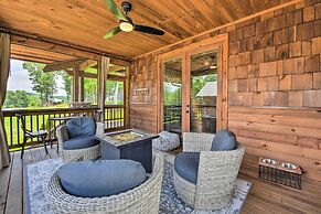 Fire Pit & Deck: Mtn-view Glenville Getaway!