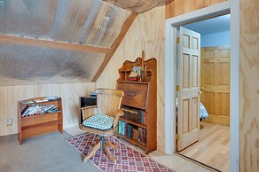 Cozy Easton Getaway w/ Hot Tub, Gas Grill!