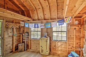 Cozy Easton Getaway w/ Hot Tub, Gas Grill!