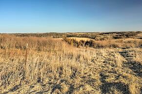 'the Burgundy Cabin' Iowa Retreat: Pond & Fire Pit