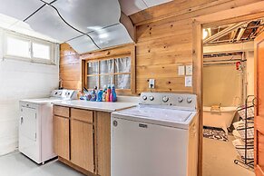 Dog-friendly SD Retreat ~ 4 Mi to Deadwood!