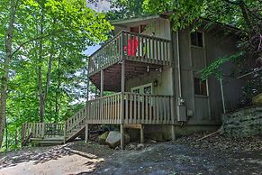 Rustic Gatlinburg Chalet w/ Hot Tub: 2 Mi to Town