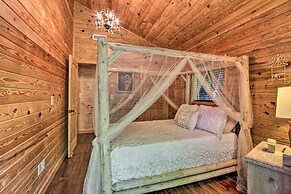 Rustic Gatlinburg Chalet w/ Hot Tub: 2 Mi to Town