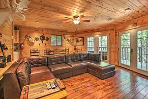 Rustic Gatlinburg Chalet w/ Hot Tub: 2 Mi to Town