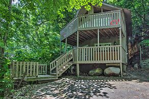 Rustic Gatlinburg Chalet w/ Hot Tub: 2 Mi to Town