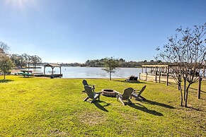 Cozy, New-build Cabin: Steps to Lake Conroe!