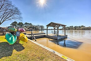 Cozy, New-build Cabin: Steps to Lake Conroe!