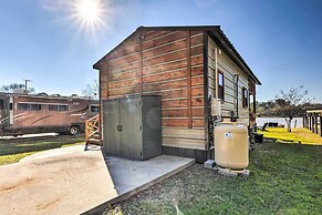 Cozy, New-build Cabin: Steps to Lake Conroe!