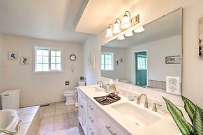 5-acre Getaway w/ Mtn View ~ 14 Mi to Eugene!