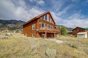 Custom Log Cabin w/ Views - 20 Mi. to Yellowstone!