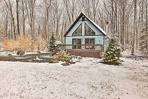 Walk to Arrowhead Lake: Cabin w/ Private Hot Tub!