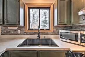 Walk to Arrowhead Lake: Cabin w/ Private Hot Tub!