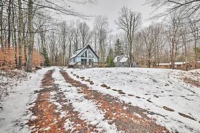 Walk to Arrowhead Lake: Cabin w/ Private Hot Tub!