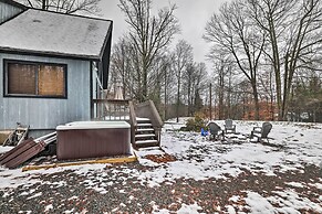 Walk to Arrowhead Lake: Cabin w/ Private Hot Tub!