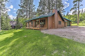 Family Cabin w/ Hot Tub + Patio - 9 Mi to Deadwood