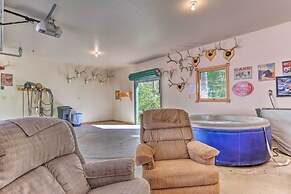 Lead Cabin ~ 9 Mi to Deadwood: Hot Tub + Patio!