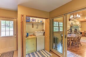 Lead Cabin ~ 9 Mi to Deadwood: Hot Tub + Patio!