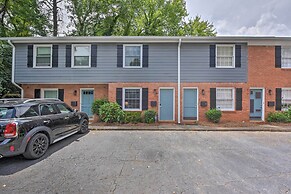 Charlotte Condo w/ Patio: 4 Mi to Downtown!